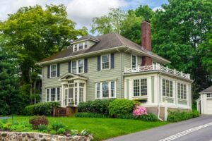 What Buyers Should Know About Older Homes Before Making an Offer